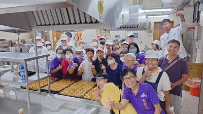 【棒】本系師生中秋服務學習活動 傳遞世代溫情與社會責任圖片
